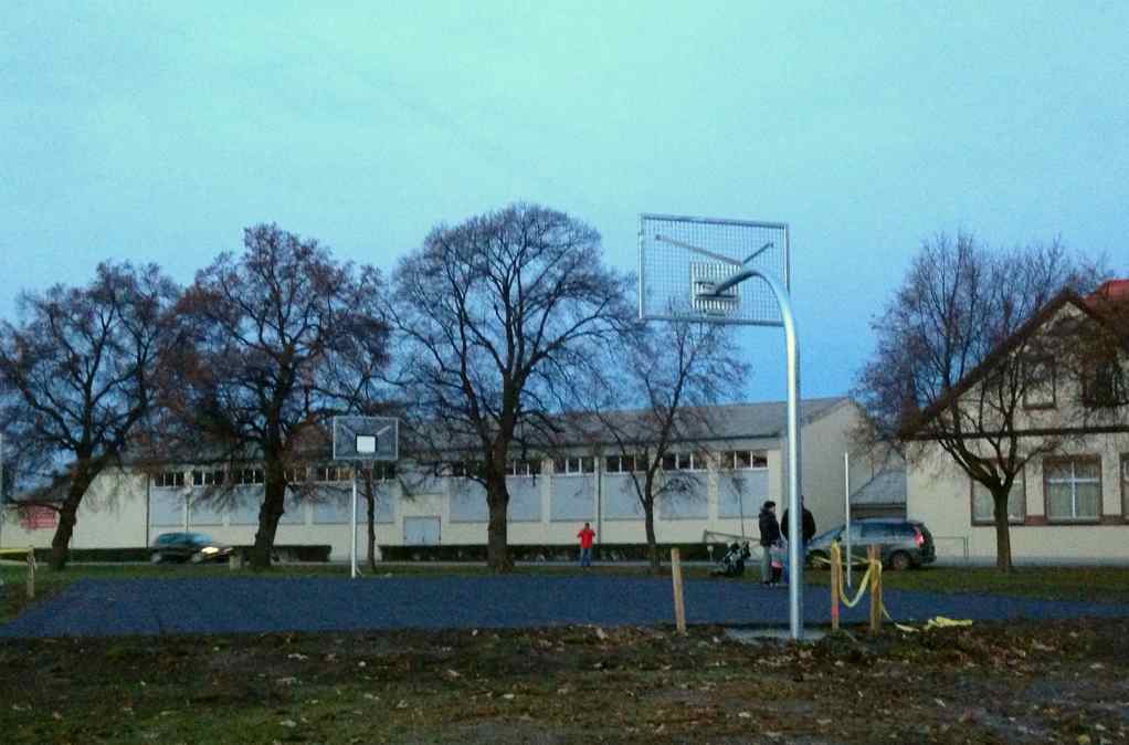 Errichtung eines Basketball-Freiplatzes in Osterwieck